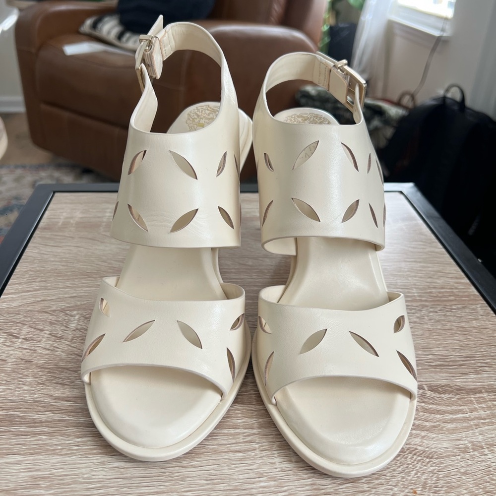 NEW Vince Camuto Women’s Frinnas Laser-Cut leather dress sandals